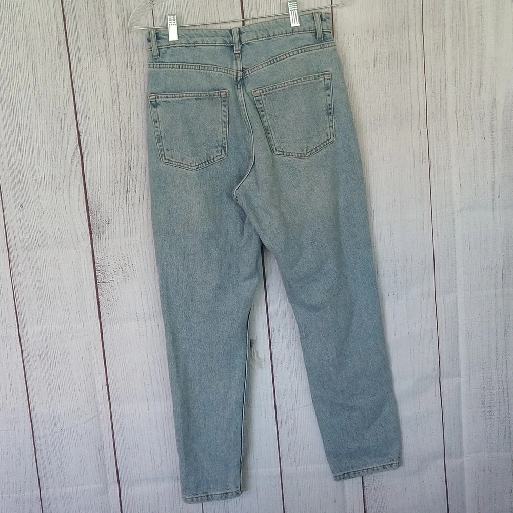 Top Shop distressed knee mom jeans size 28